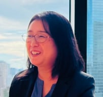 2002年入社、女性SE社員の写真